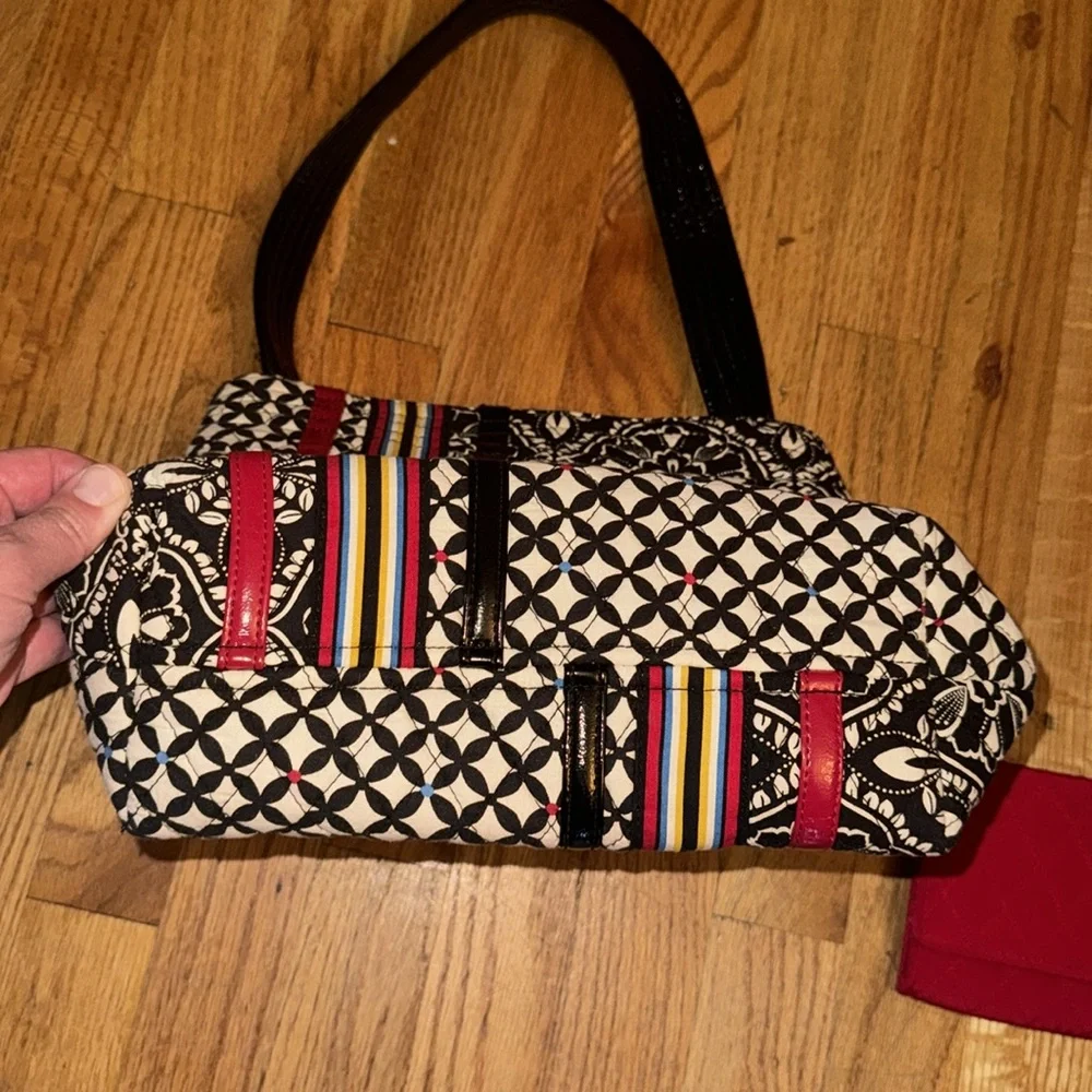 Vera Bradley Barcelona Shoulder Bag Tote Black White Floral w/red wallet‎